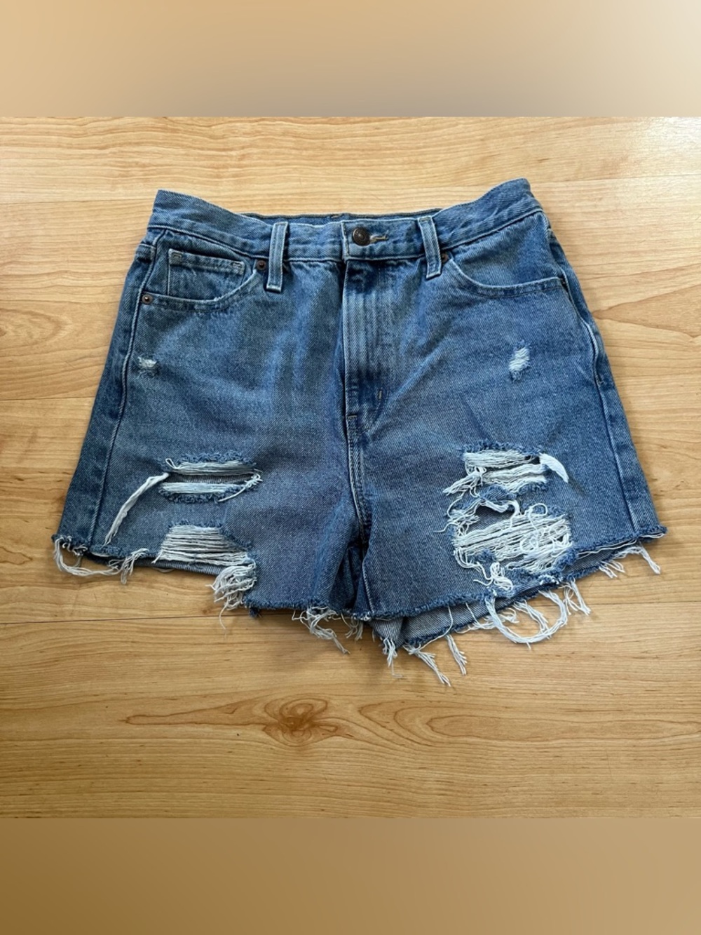 Levi’s High Waisted Mom Jeans Cut Off Shorts Size 28